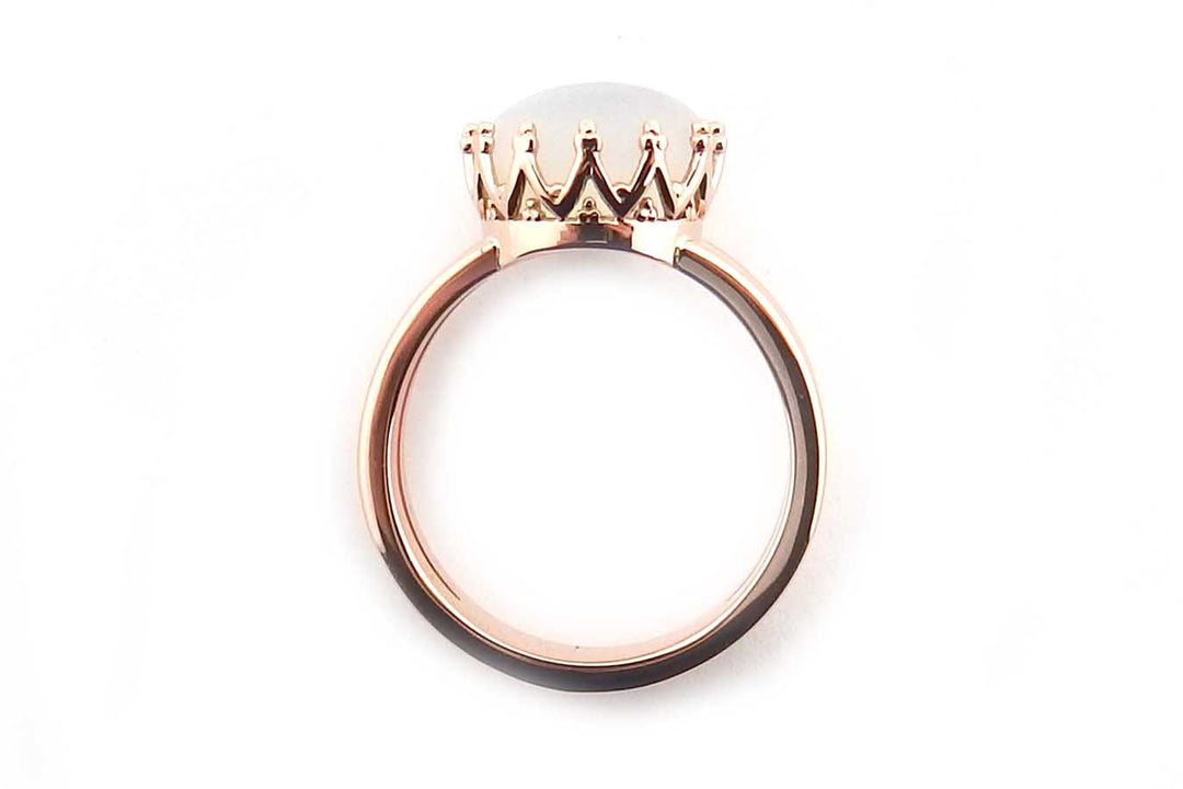 18ct rose gold ring with a moonstone