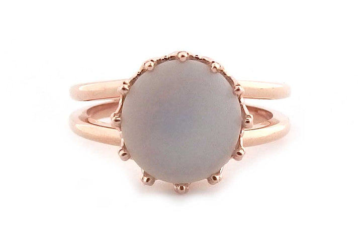 18ct rose gold ring with a moonstone