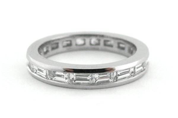 Ladies wedding ring with baguettes set horizontally