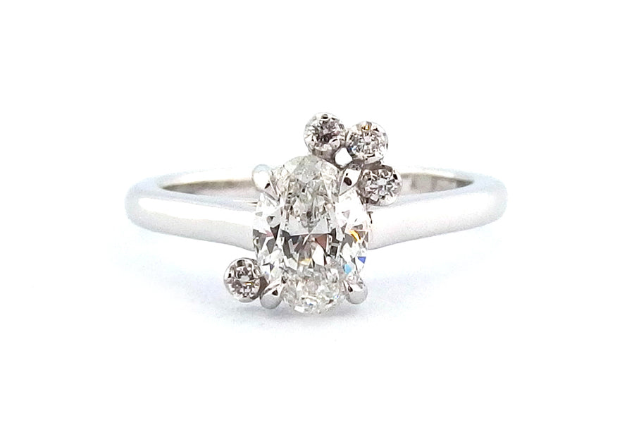 18ct white gold oval diamond with a small cluster of round diamonds