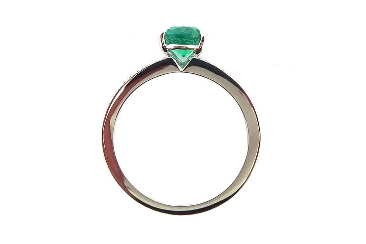 18ct white gold oval emerald with a diamond set split band