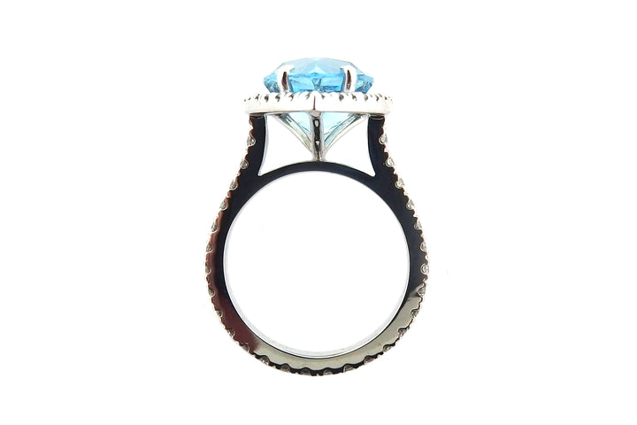 18ct white gold pear shape aquamarine halo ring