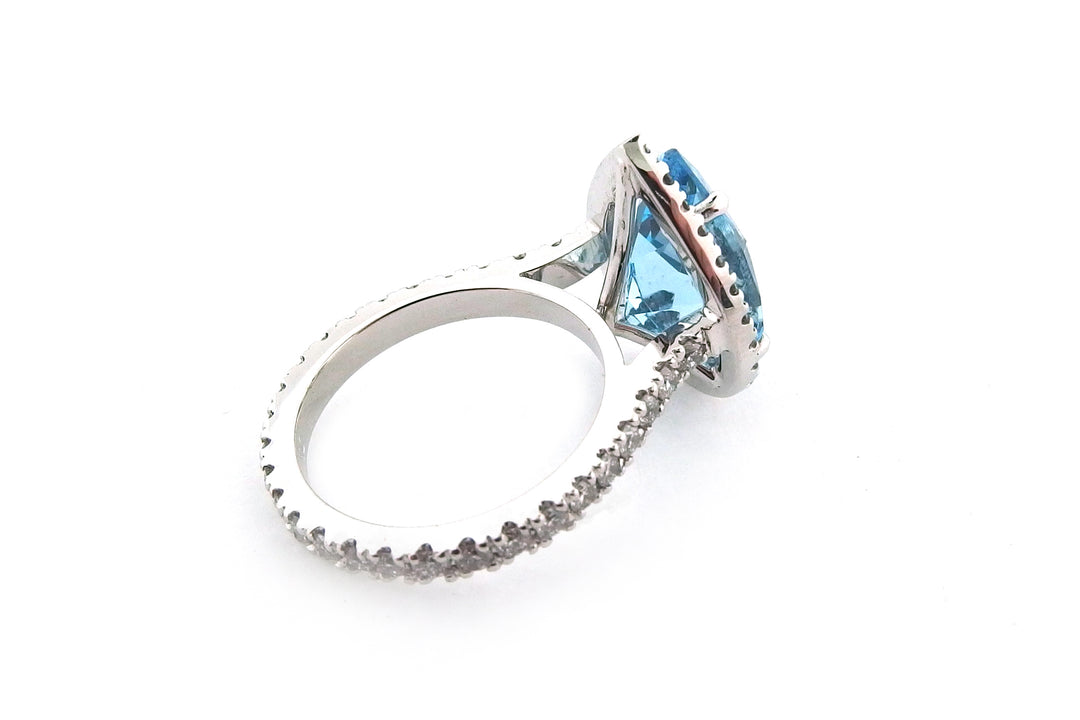 18ct white gold pear shape aquamarine halo ring