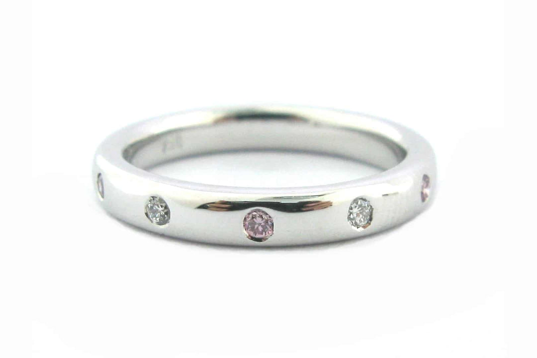 Ladies wedding ring with pink and white diamonds hammer set