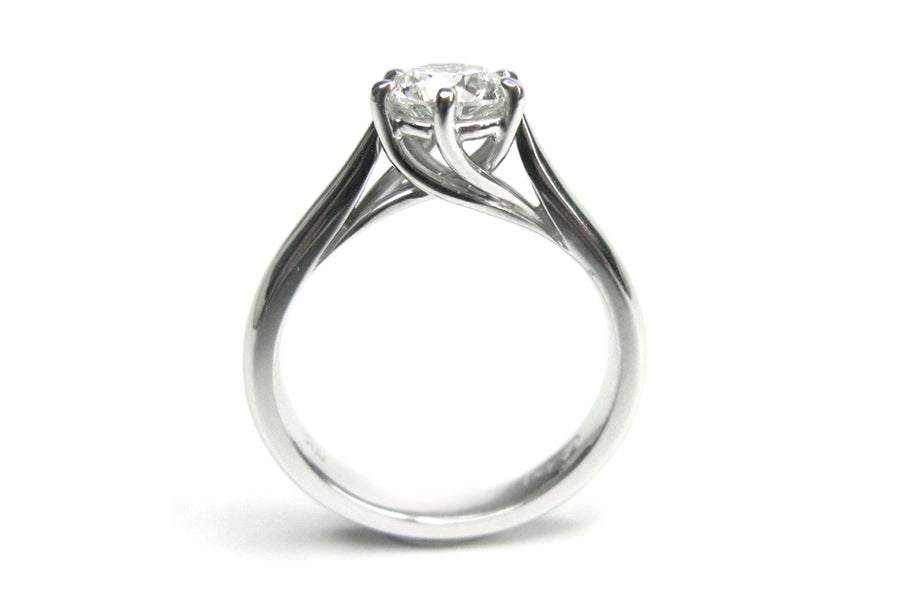 Twisted six claw setting