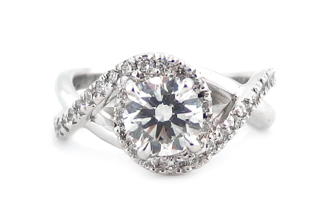 Brilliant cut diamond in twisted halo design