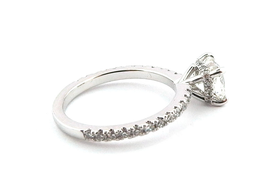 Cushion cut with diamonds in the setting