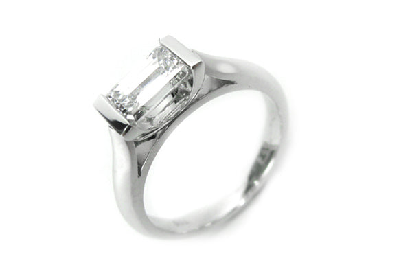 Emerald cut set lengthways, bar set