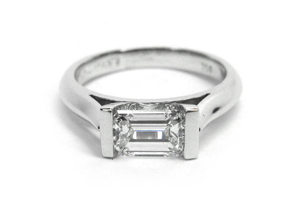 Emerald cut set lengthways, bar set