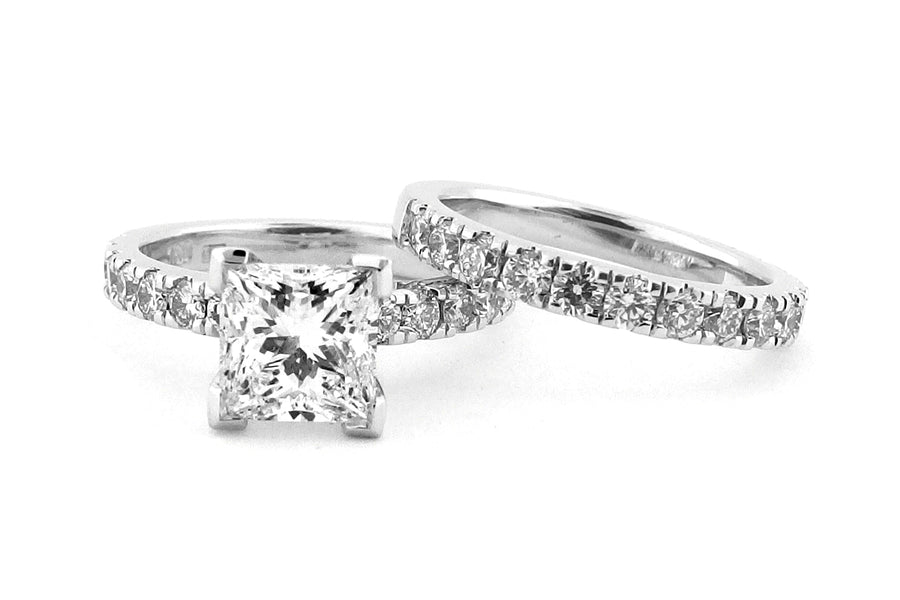 Princess cut diamond engagement ring and wedding band set
