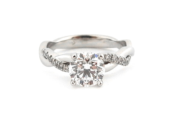 Round brilliant cut ring with a twisted band