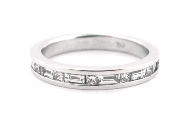 Baguette and round brilliant cut ring