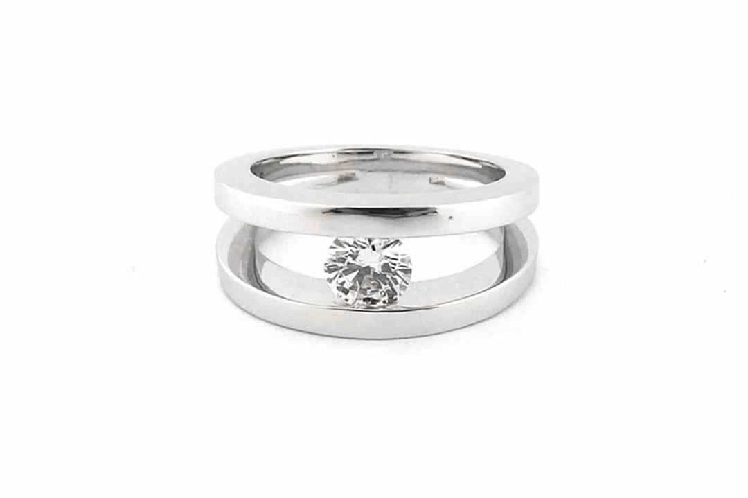 Bar set round brilliant diamond ring
