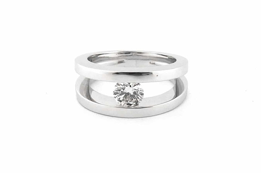 Bar set round brilliant diamond ring