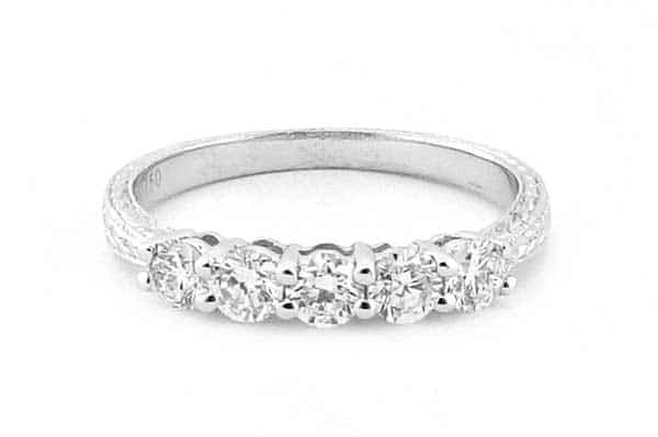 Claw set ring with engraving on the band