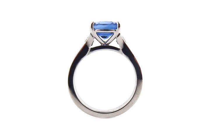 Cushion cut sapphire with graduated diamonds