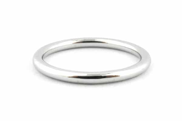 D-shape wedding band