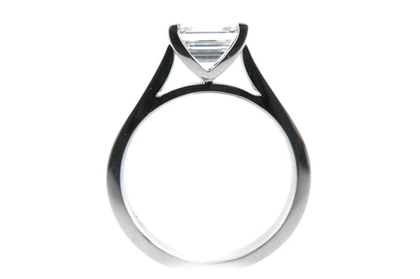 Emerald cut diamond horizontally set, flat band