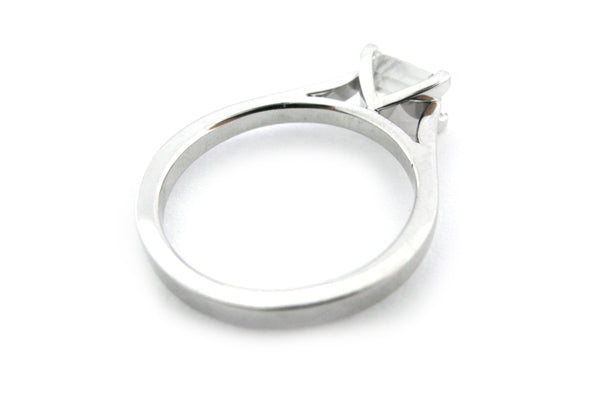 Emerald cut diamond horizontally set, flat band