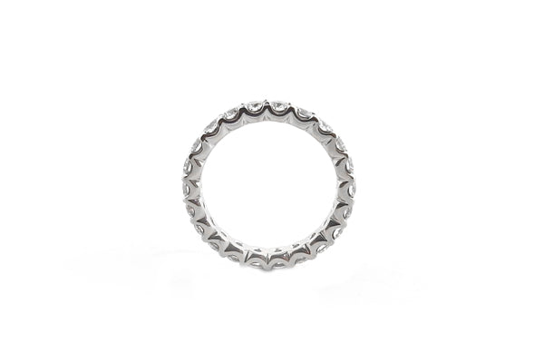 Full eternity claw set ring