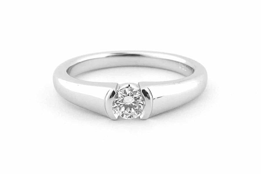 Tension set round brilliant cut ring