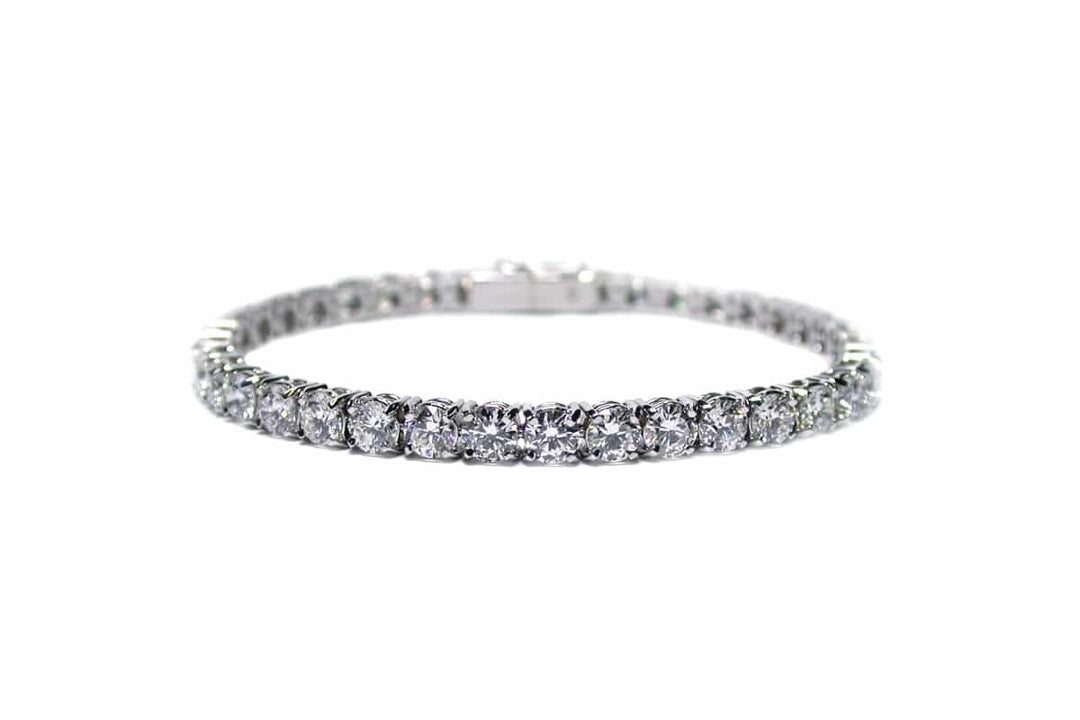 Claw set diamond tennis bracelet