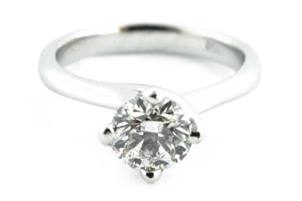 Round brilliant cut ring with a twisted band, side profile