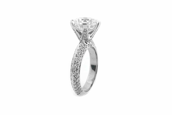 Round brilliant cut with diamonds on the band and setting