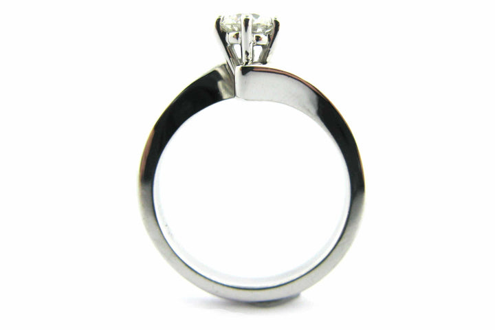 Six claw set round brilliant cut diamond with a twisted band