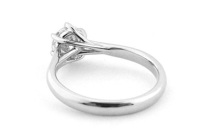 Twisted six claw setting