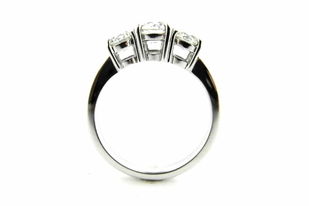 Three stone round brilliant cut diamond ring