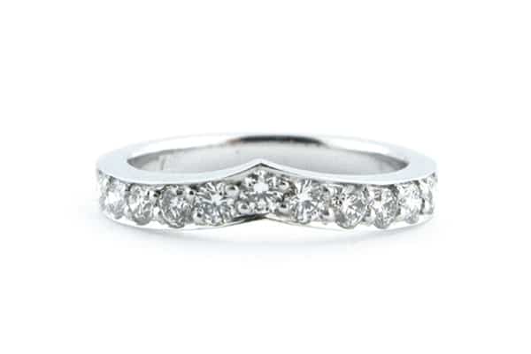 V-shape bead set wedding ring