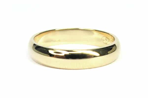 Yellow gold wedding ring