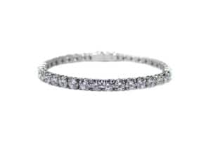 Claw set diamond tennis bracelet